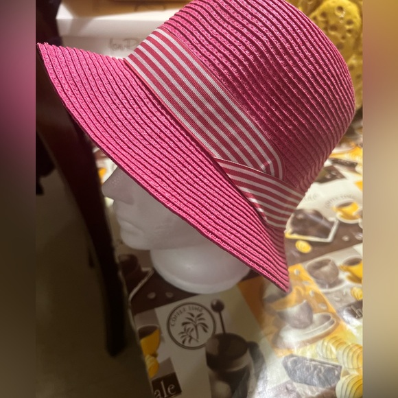 AUGUST FUSHIA HAT NWOT - Picture 2 of 2